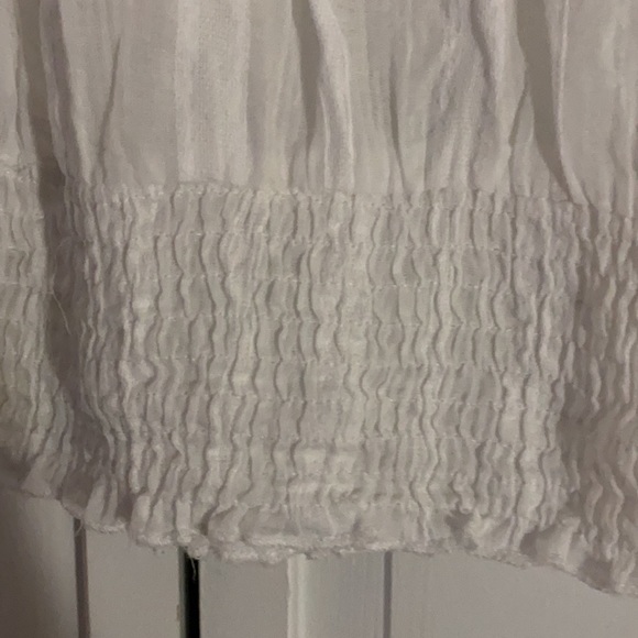 Pretty Eyelet & Daisy Top NWOT - Picture 4 of 7